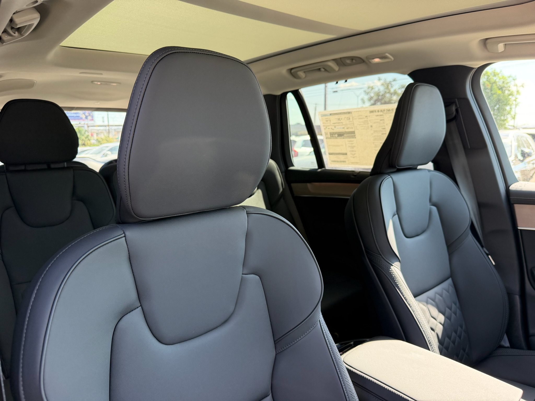 New 2027 Volvo XC90 T8 Plus AWD/4WD image 9