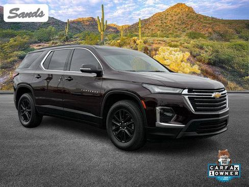 Used 2023 Chevrolet Traverse LT image 1