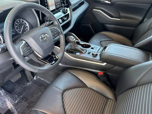 Certified 2021 Toyota Highlander XSE AWD/4WD image 11