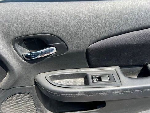 Used 2013 Chrysler 200 Touring FWD image 25