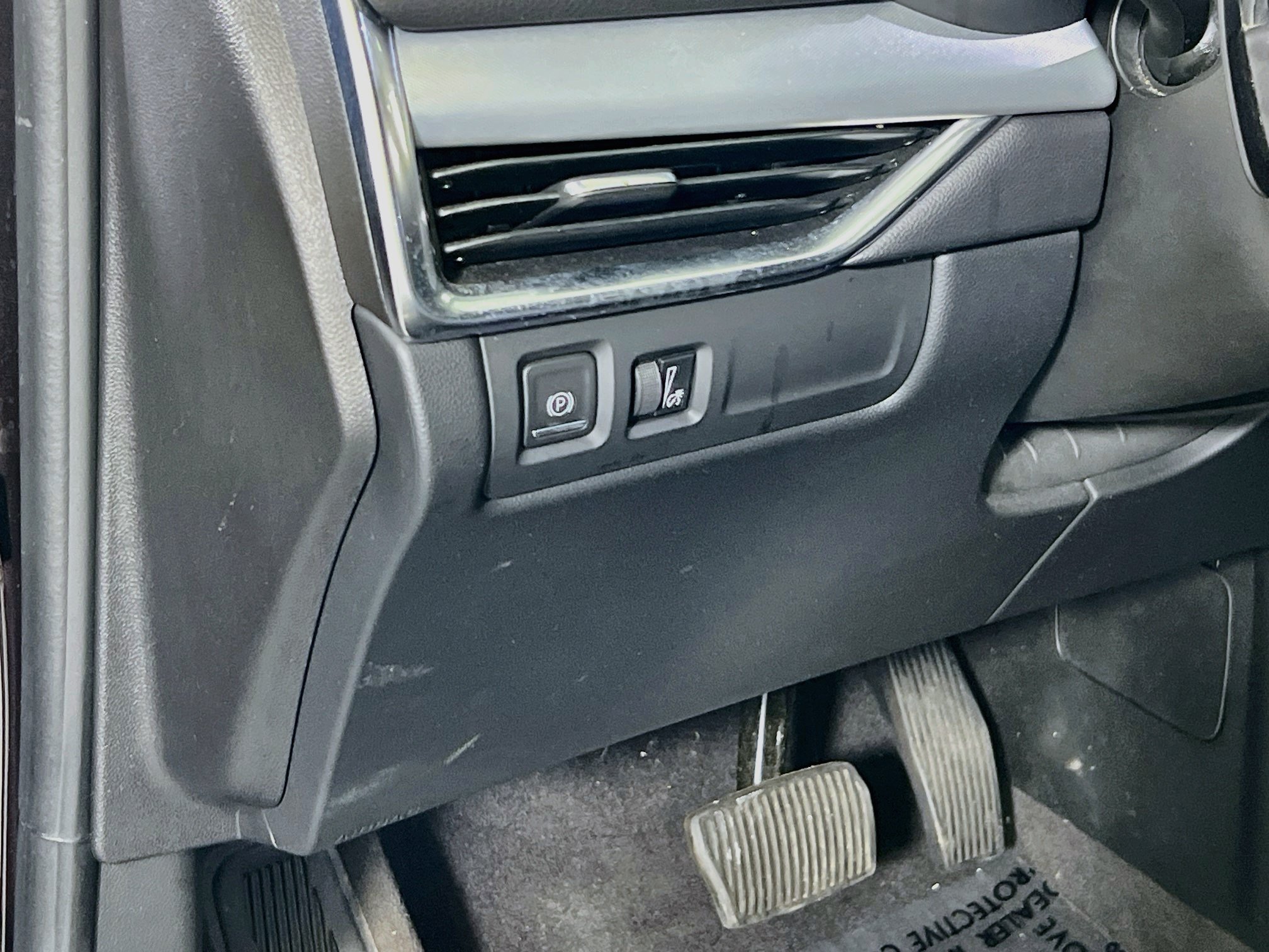 Used 2021 Cadillac XT4 Premium Luxury w/ Cold Weather Package AWD/4WD image 10
