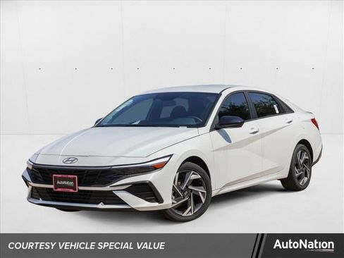 New 2025 Hyundai Elantra SEL image 1