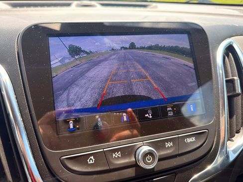 Used 2024 Chevrolet Equinox LT FWD image 25