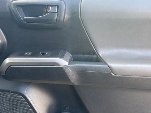 Used 2018 Toyota Tacoma SR5 RWD image 20