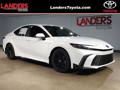 New 2026 Toyota Camry SE FWD image 1