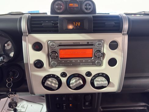 Used 2012 Toyota FJ Cruiser 4WD w/ Upgrade Pkg image 19
