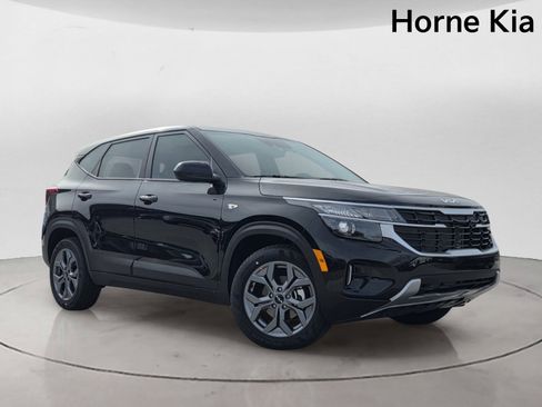 New 2026 Kia Seltos LX FWD image 2