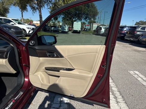 Used 2017 Honda Accord Touring image 13