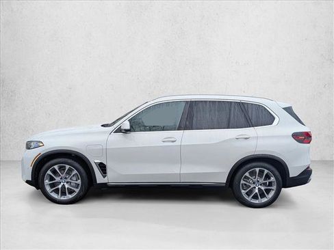 New 2026 BMW X5 xDrive50e image 9