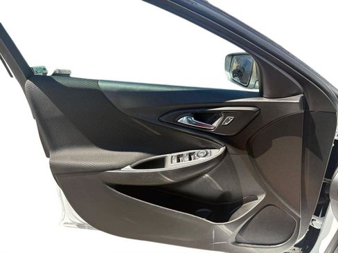 Used 2023 Chevrolet Malibu LT FWD image 17