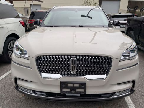 Used 2023 Lincoln Aviator Reserve w/ Equipment Group 201A image 2