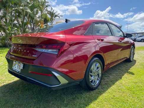 Certified 2024 Hyundai Elantra Blue FWD image 25