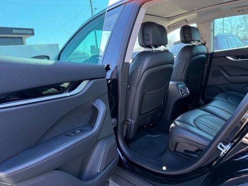 Used 2017 Maserati Levante image 11