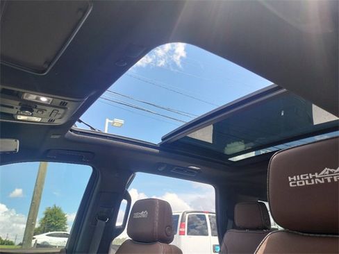 Used 2024 Chevrolet Tahoe High Country image 31