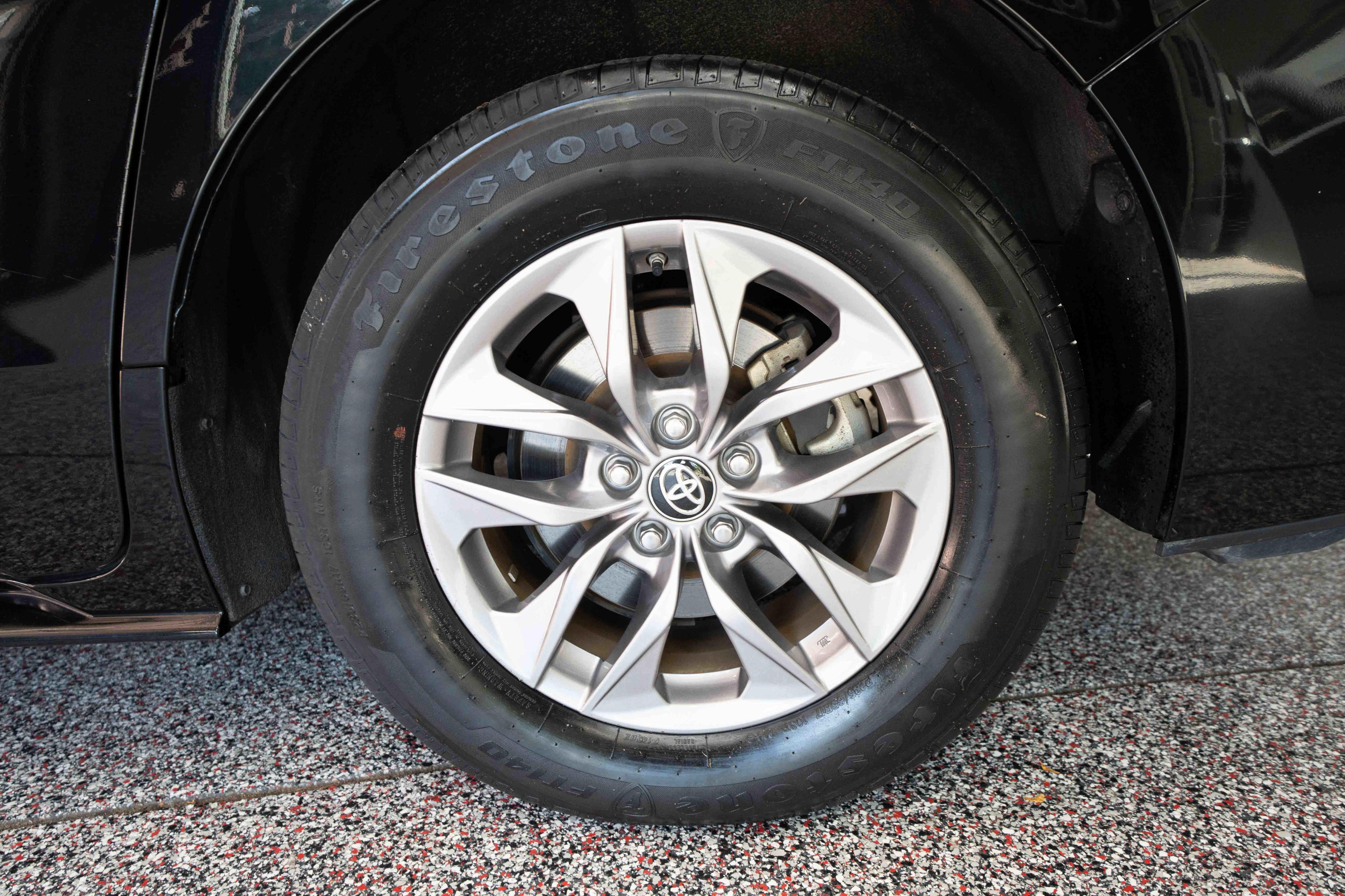 Used 2025 Toyota Sienna XLE FWD image 30