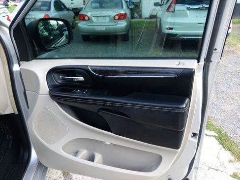 Used 2011 Chrysler Town & Country Touring-L w/ Entertainment Group #2 image 17