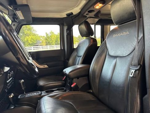 Used 2018 Jeep Wrangler Unlimited Sahara w/ Connectivity Group AWD/4WD image 4