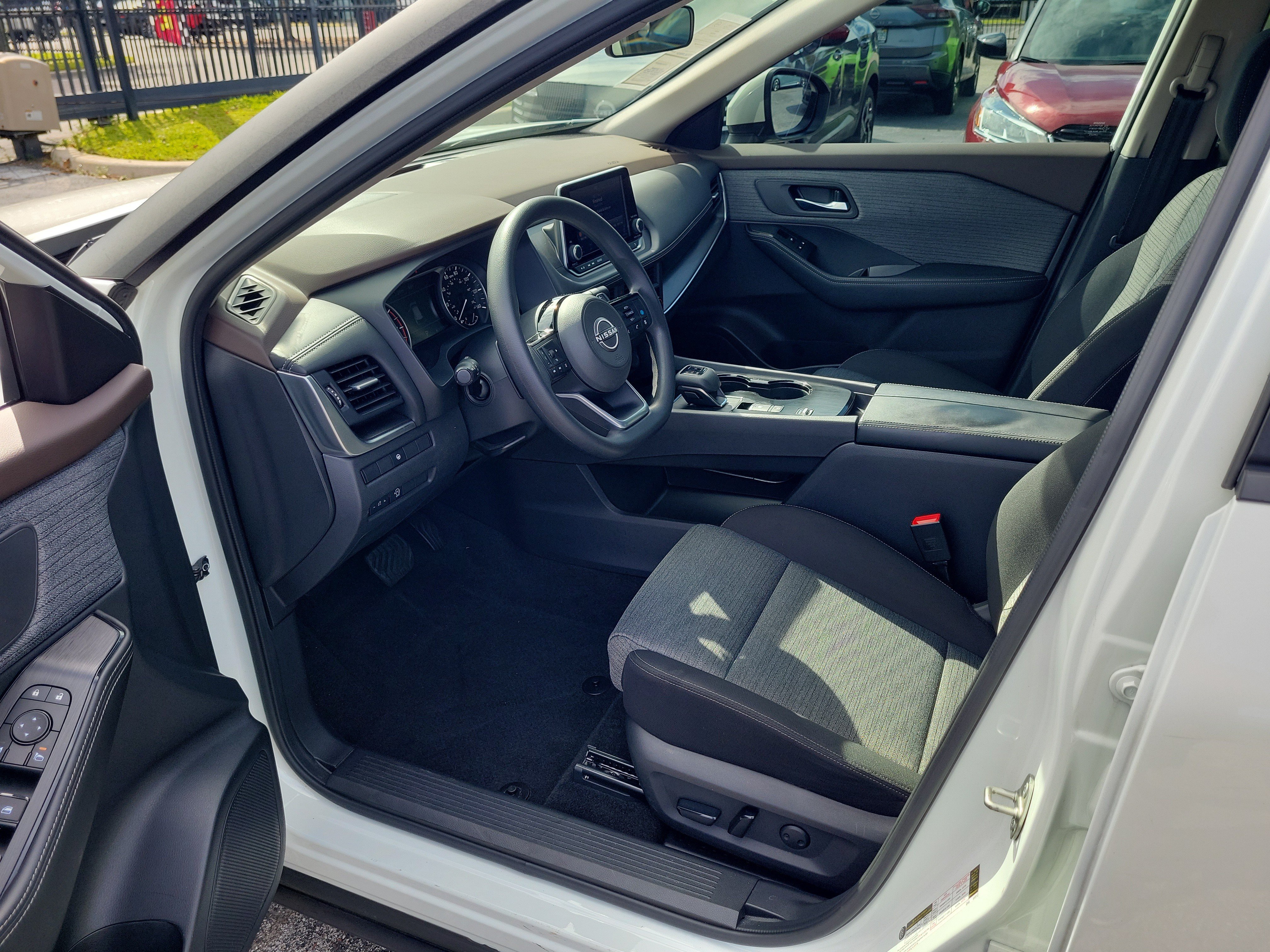 Certified 2023 Nissan Rogue SV FWD image 11