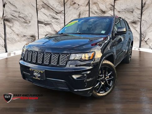 Used 2022 Jeep Grand Cherokee Laredo X AWD/4WD image 2