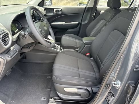New 2026 Hyundai Venue SEL FWD image 9