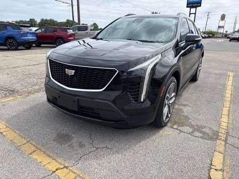 Used 2019 Cadillac XT4 Sport w/ Enhanced Visibility Package FWD image 3