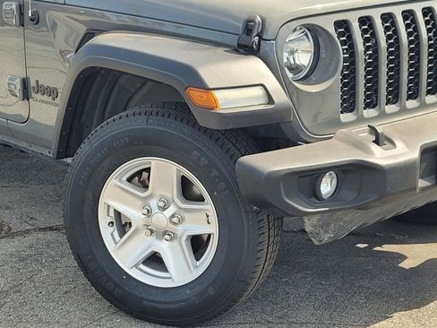 Used 2020 Jeep Gladiator Sport w/ Quick Order Package 24S AWD/4WD image 9