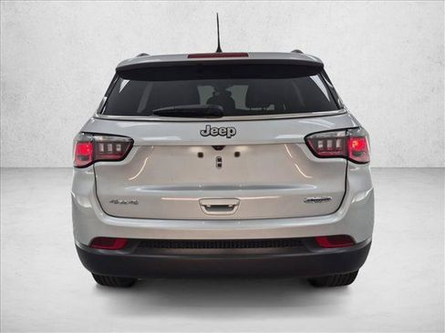 Used 2024 Jeep Compass Latitude AWD/4WD image 7