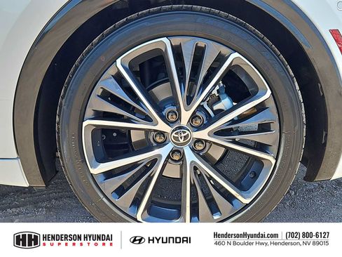 Used 2024 Toyota Prius Limited w/ Limited Premium Package FWD image 13