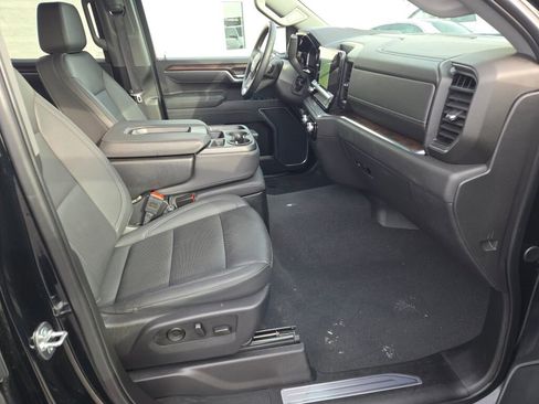 Used 2025 GMC Sierra 1500 SLT image 6