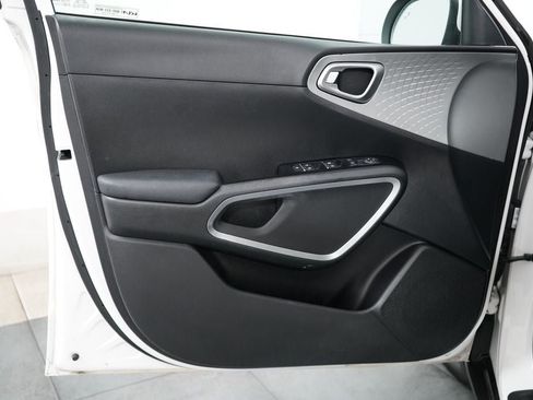 Used 2022 Kia Soul LX w/ Technology Package FWD image 23