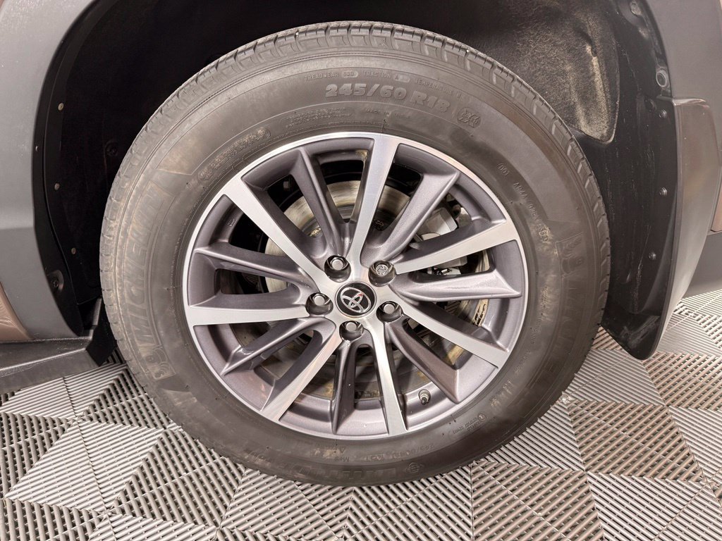 Used 2018 Toyota Highlander AWD V6 image 16