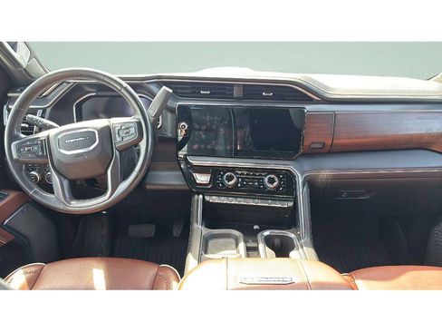 Used 2024 GMC Sierra 3500 Denali Ultimate AWD/4WD image 8