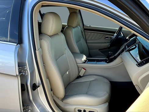 Used 2017 Ford Taurus Limited image 7
