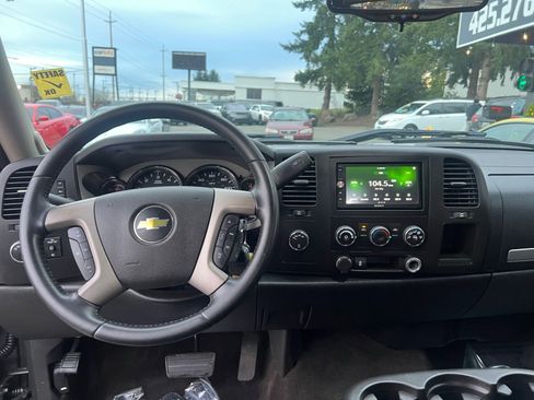 Used 2013 Chevrolet Silverado 1500 LT image 30