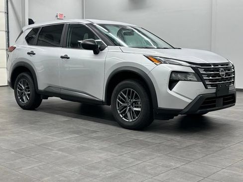 Used 2024 Nissan Rogue S FWD image 1
