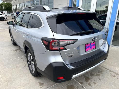 Used 2025 Subaru Outback Touring w/ Tech Package 3 AWD/4WD image 2
