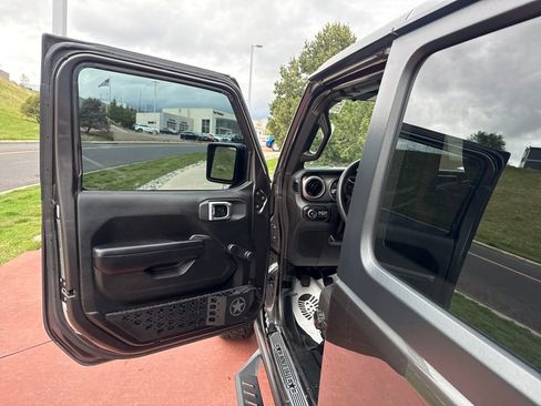 Used 2019 Jeep Wrangler Sport AWD/4WD image 12
