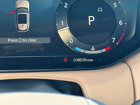 Used 2025 Land Rover Range Rover SE image 42