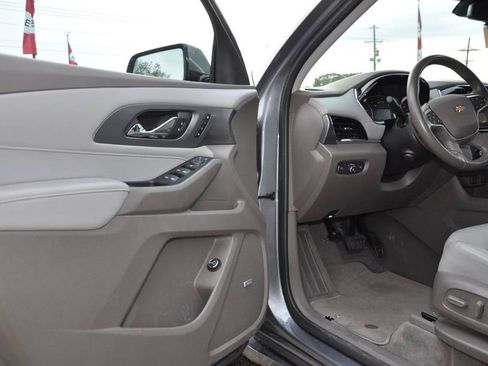 Used 2020 Chevrolet Traverse Premier image 11