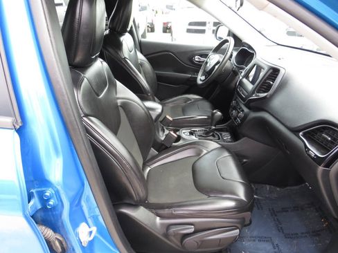 Used 2020 Jeep Cherokee Latitude Plus FWD image 10