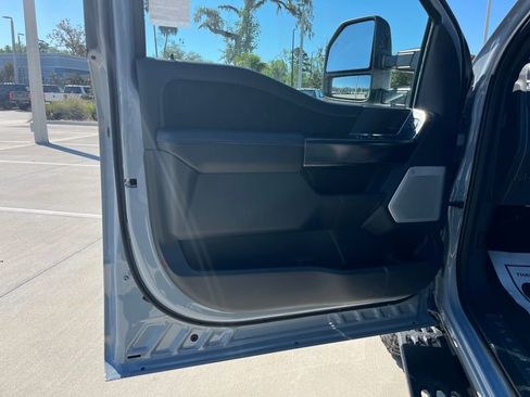 New 2026 Ford F250 Platinum w/ Tremor Off-Road Package AWD/4WD image 15
