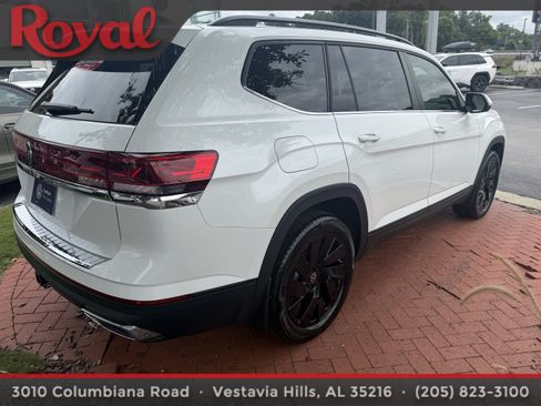 Certified 2026 Volkswagen Atlas SE w/ Panoramic Sunroof Package FWD image 4