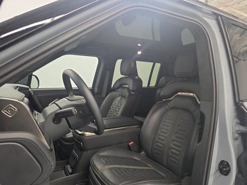 Used 2024 Rivian R1S Adventure AWD/4WD image 20