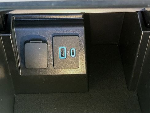 Used 2023 Ford Explorer XLT w/ Equipment Group 202A image 20