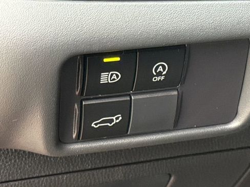 Used 2023 Toyota Highlander XLE image 26