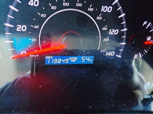 Used 2010 Toyota Camry LE image 21