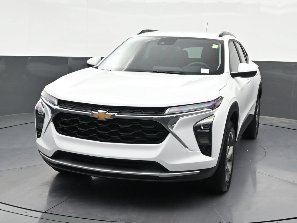 Used 2025 Chevrolet Trax LT FWD image 9