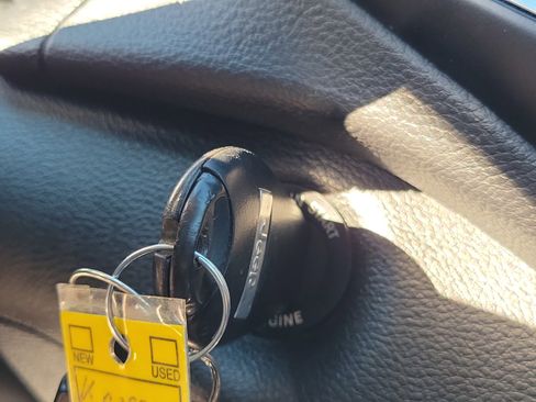 Used 2019 Jeep Cherokee Latitude w/ Popular Appearance Group image 25