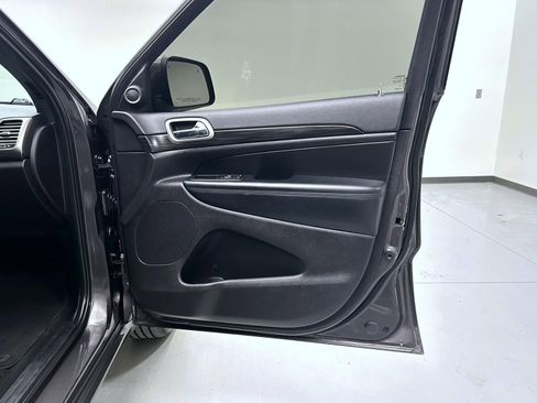 Used 2021 Jeep Grand Cherokee Laredo X image 16