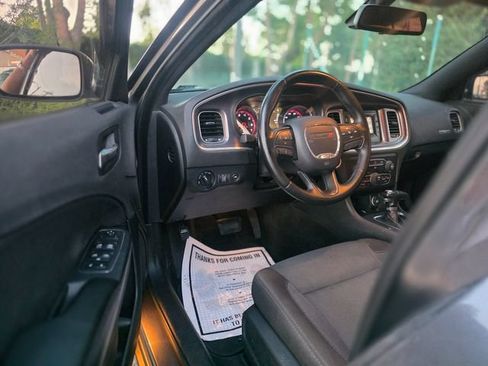 Used 2017 Dodge Charger SE RWD image 28